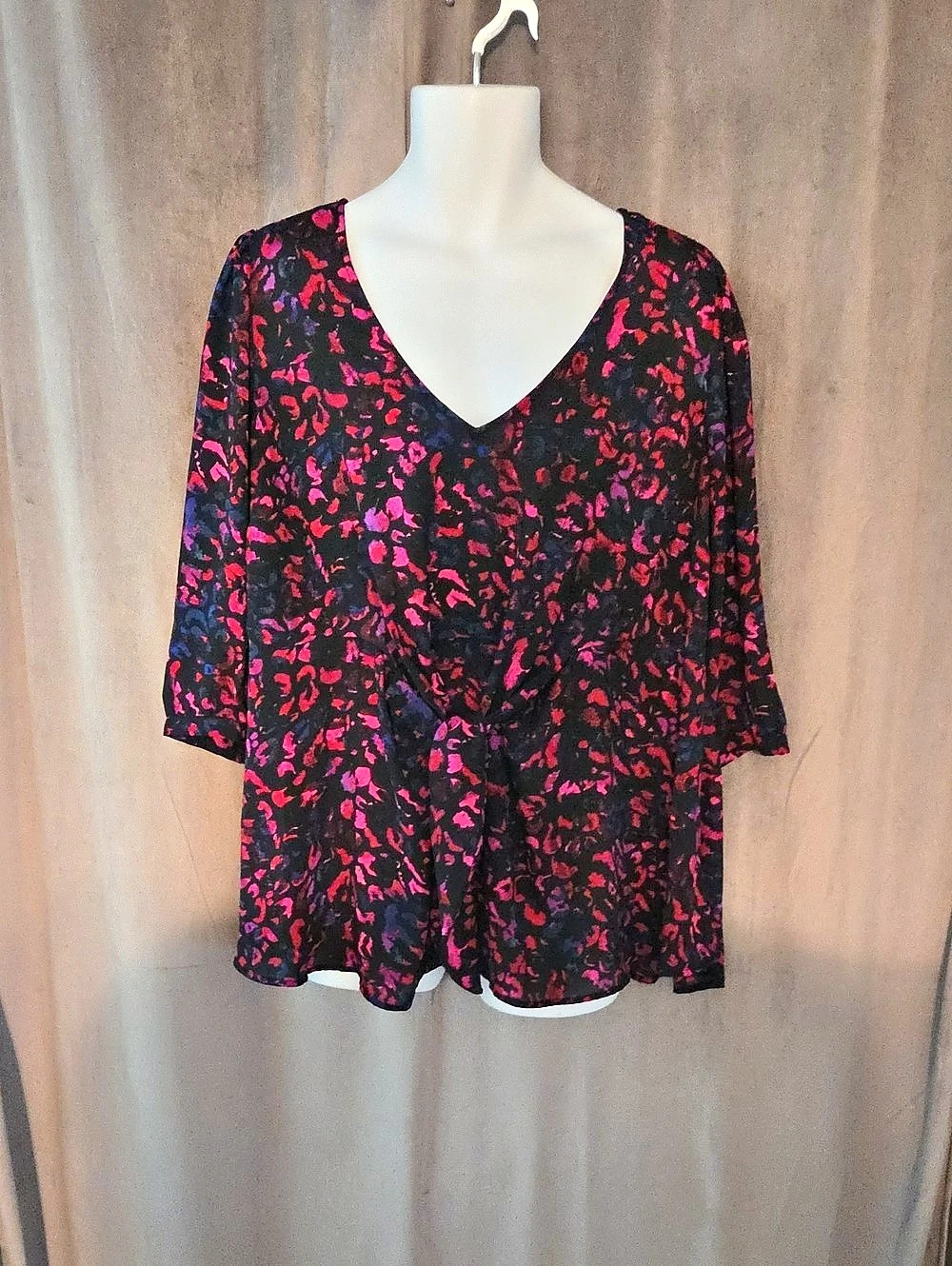 Torrid Floral Blouse in Black & Pink Size 2